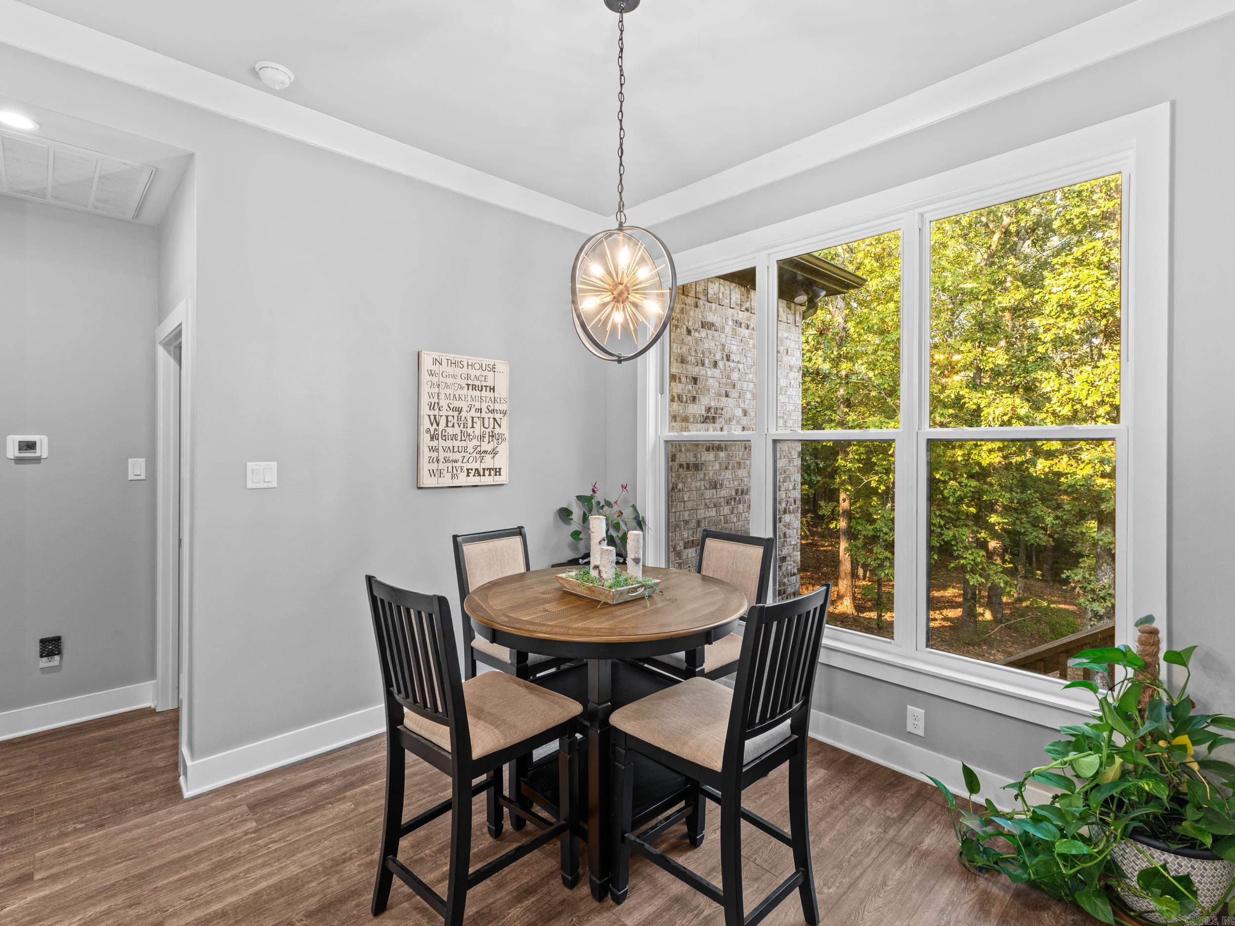 595 Willow Lake