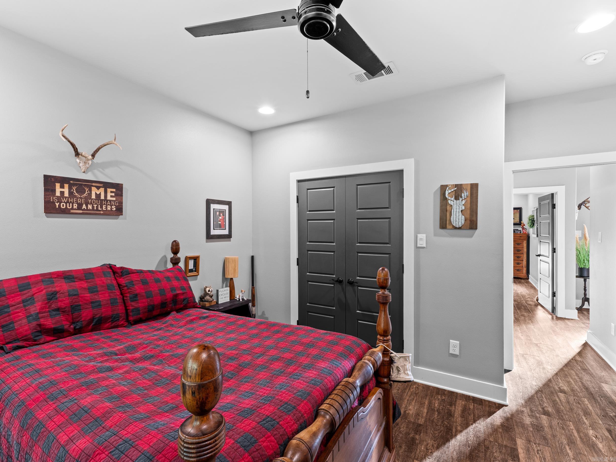 595 Willow Lake