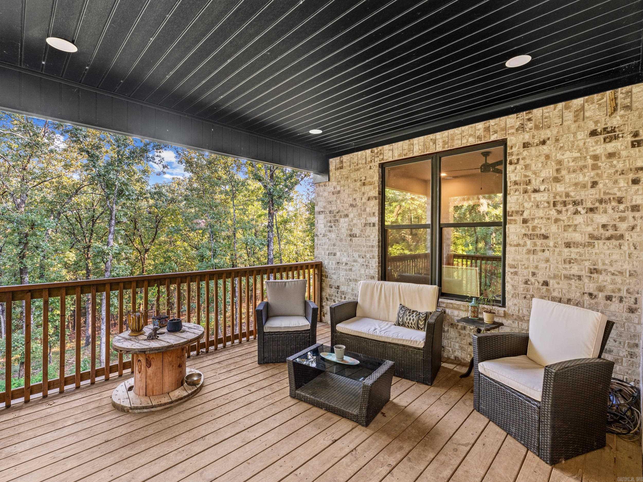 595 Willow Lake