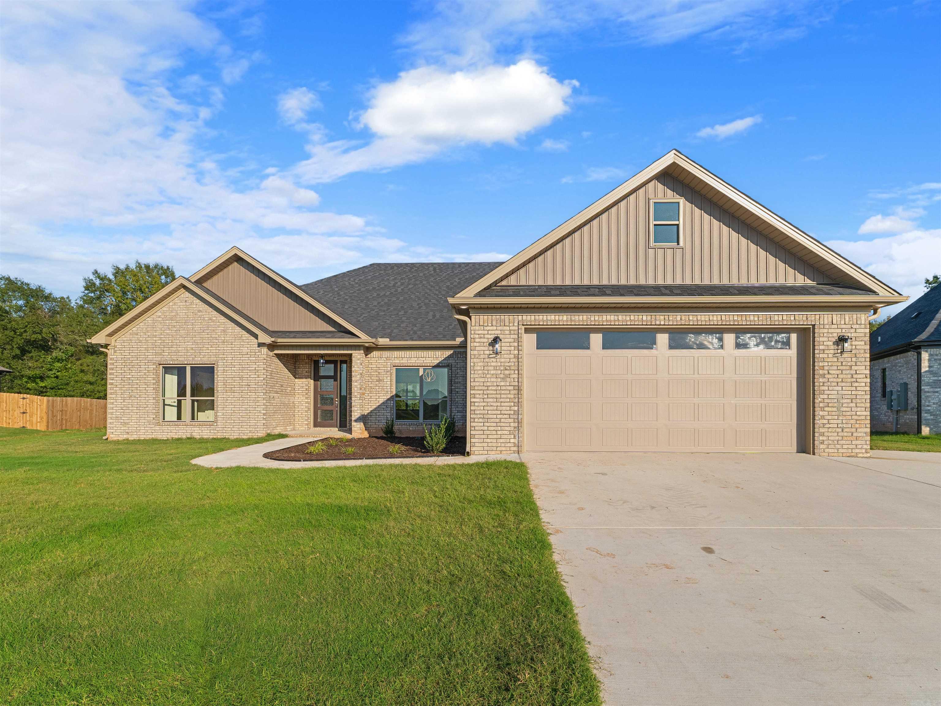 2344 Lakewood Circle