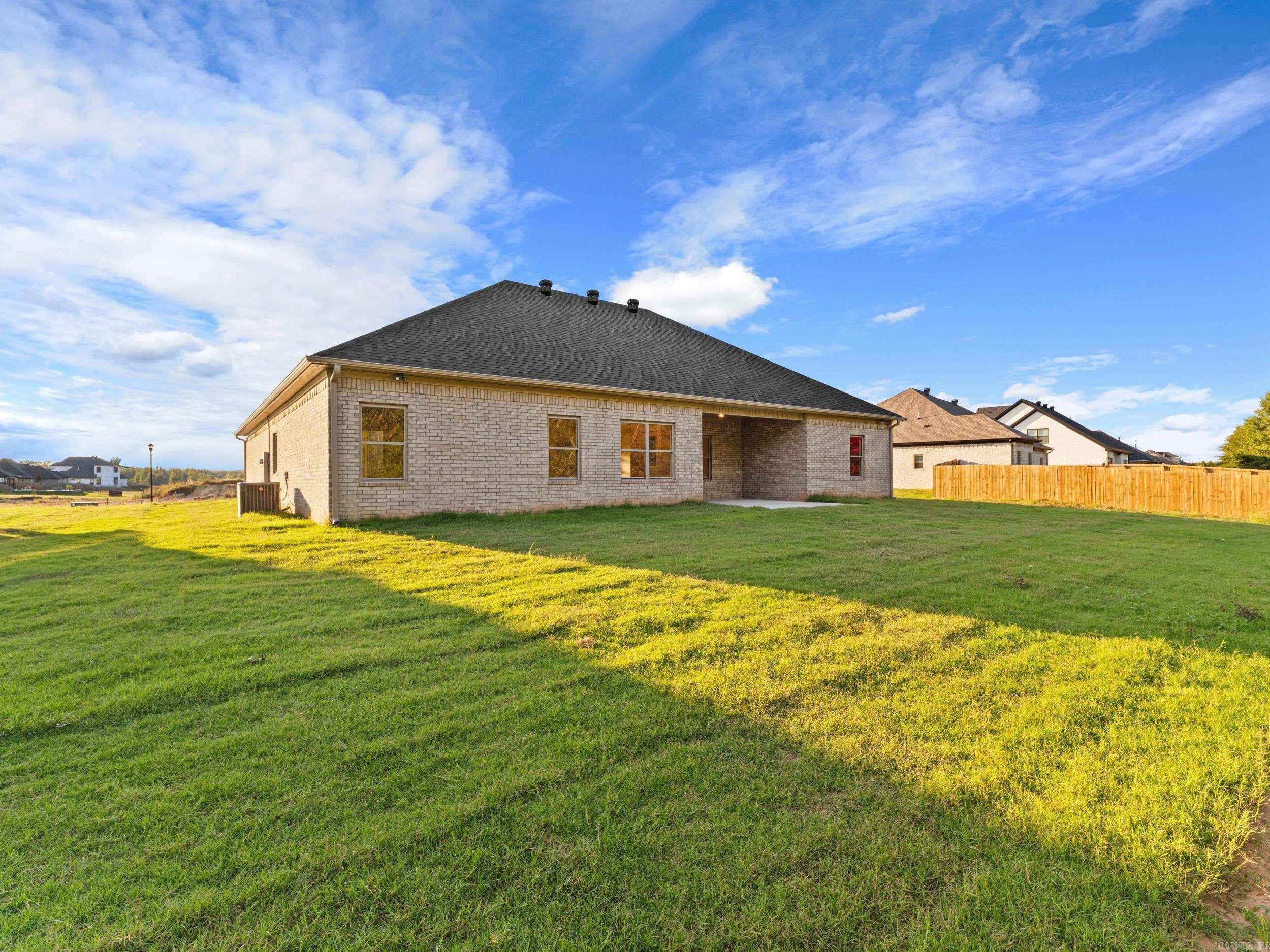 2344 Lakewood Circle