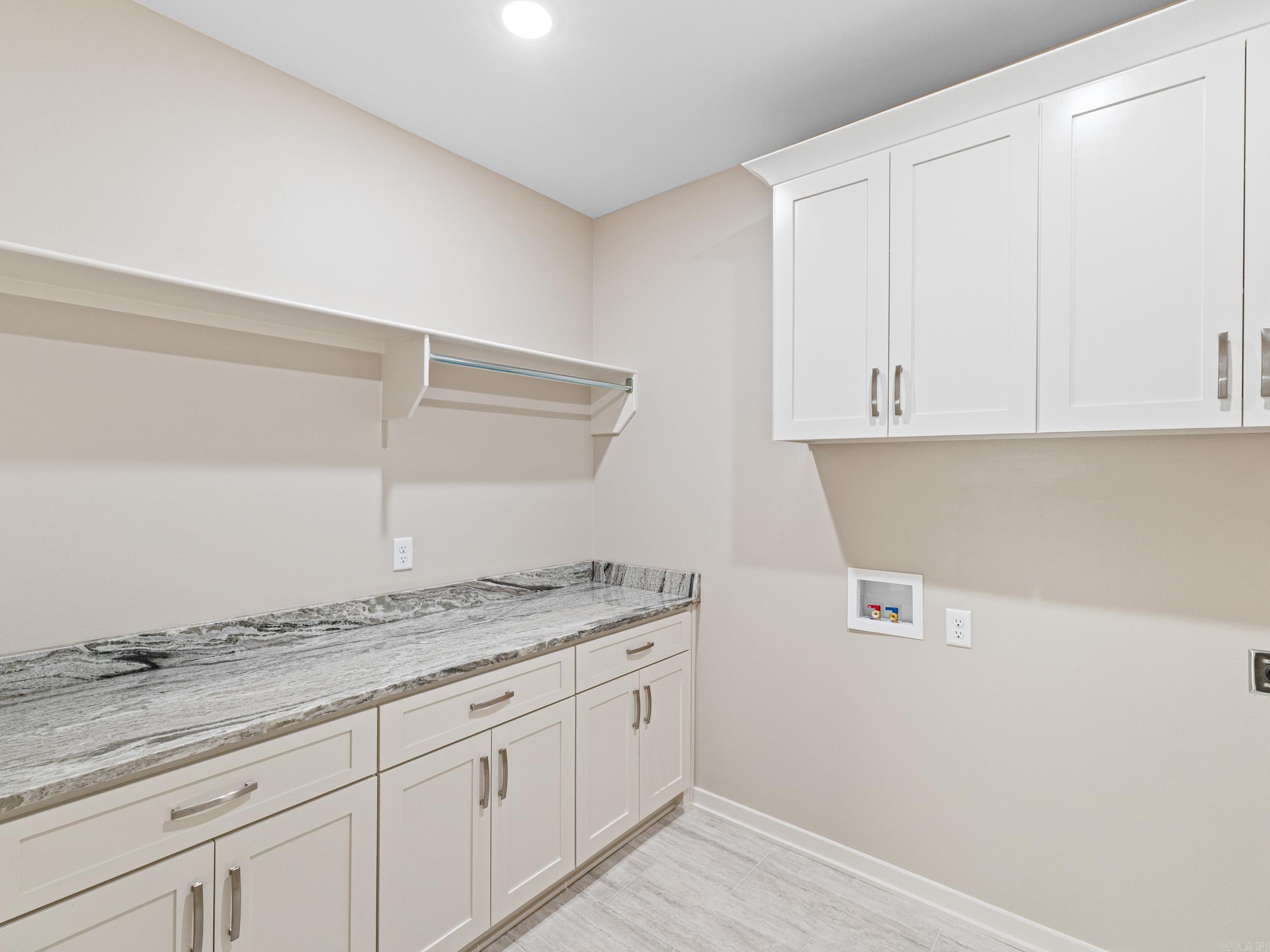 2344 Lakewood Circle