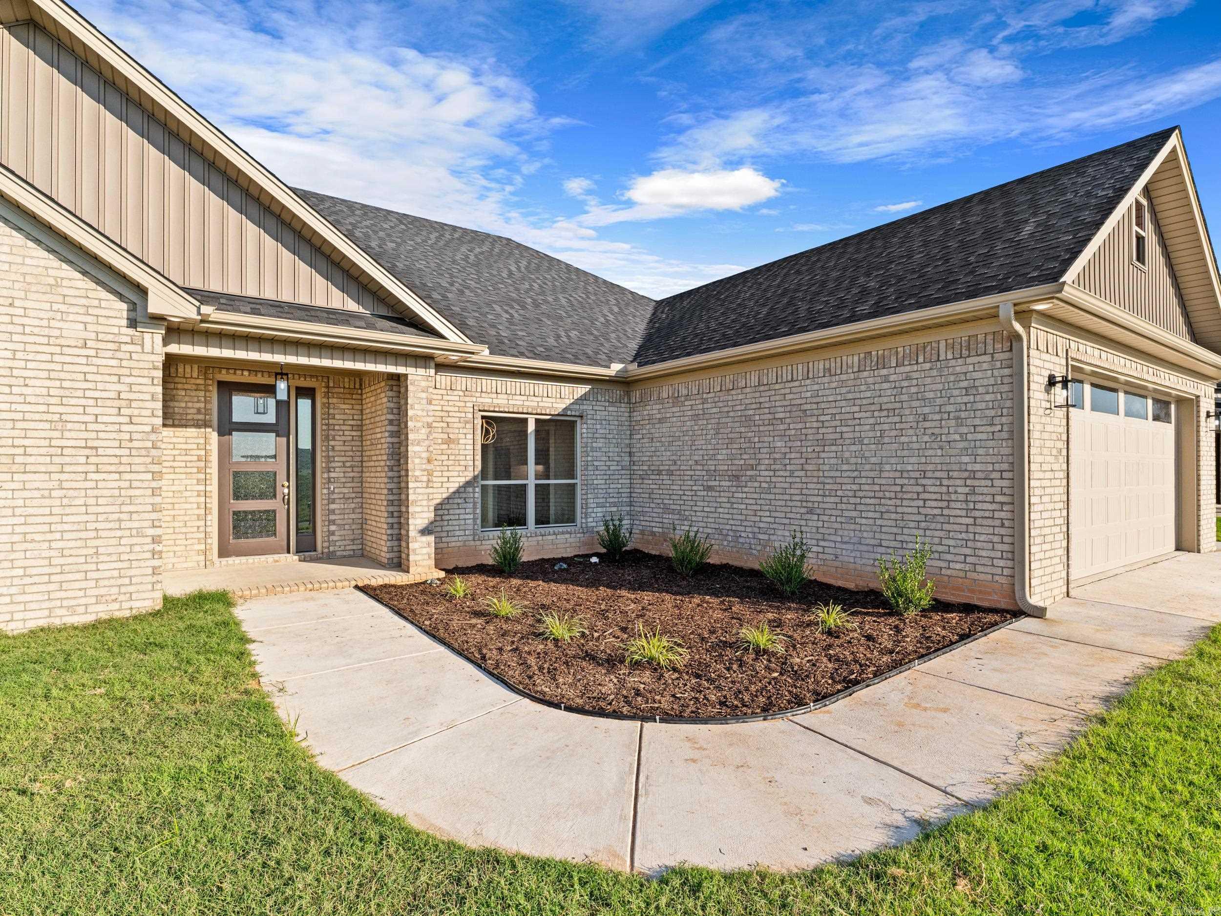 2344 Lakewood Circle