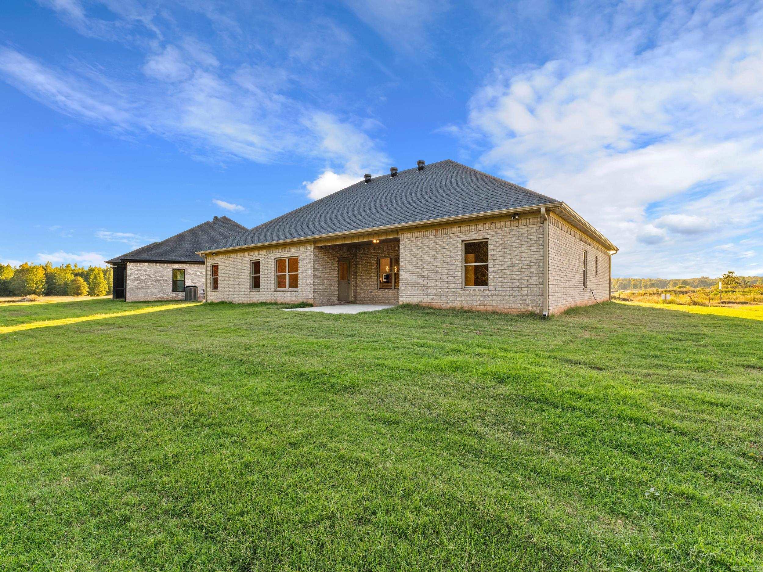 2344 Lakewood Circle