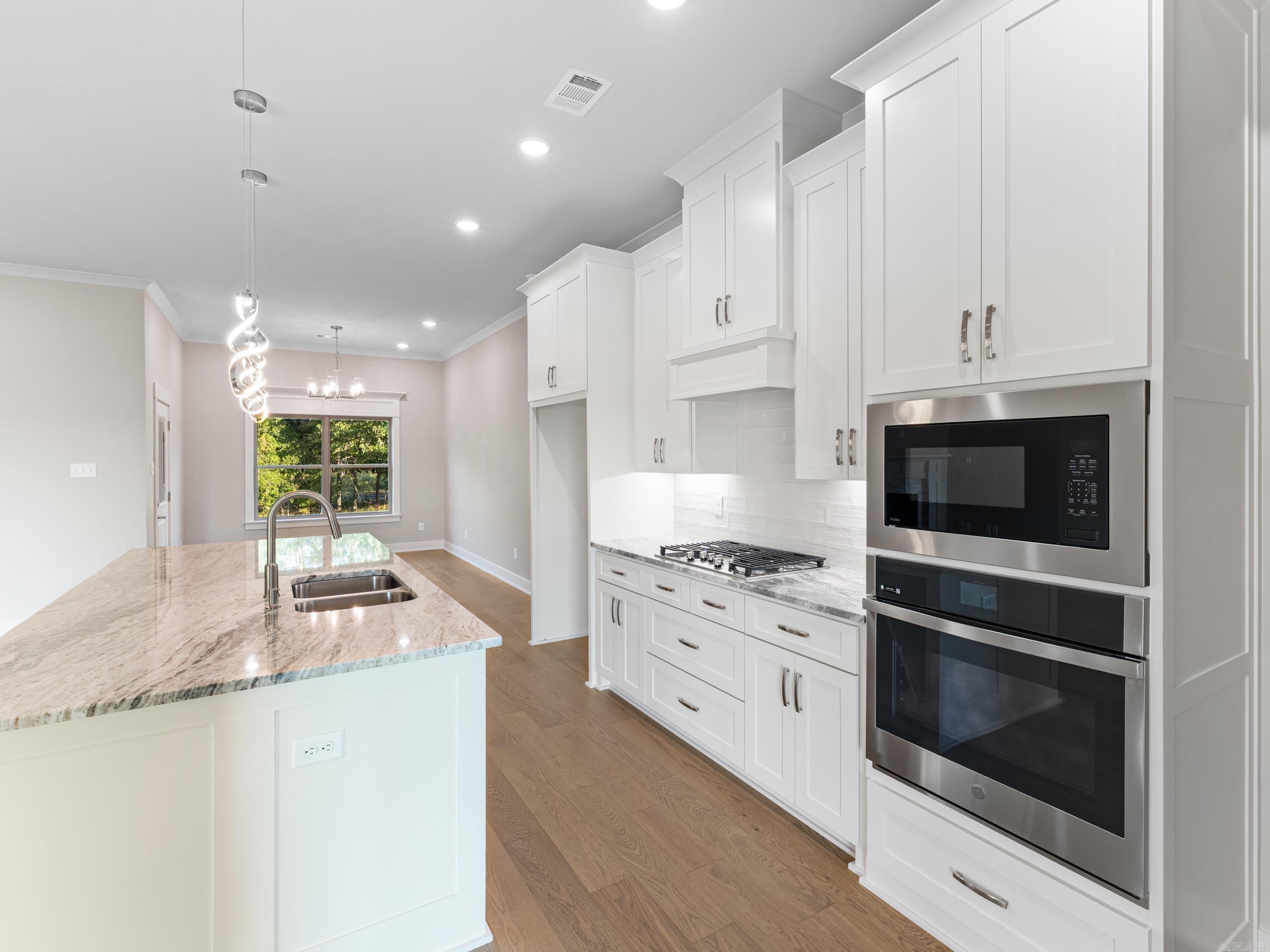 2344 Lakewood Circle