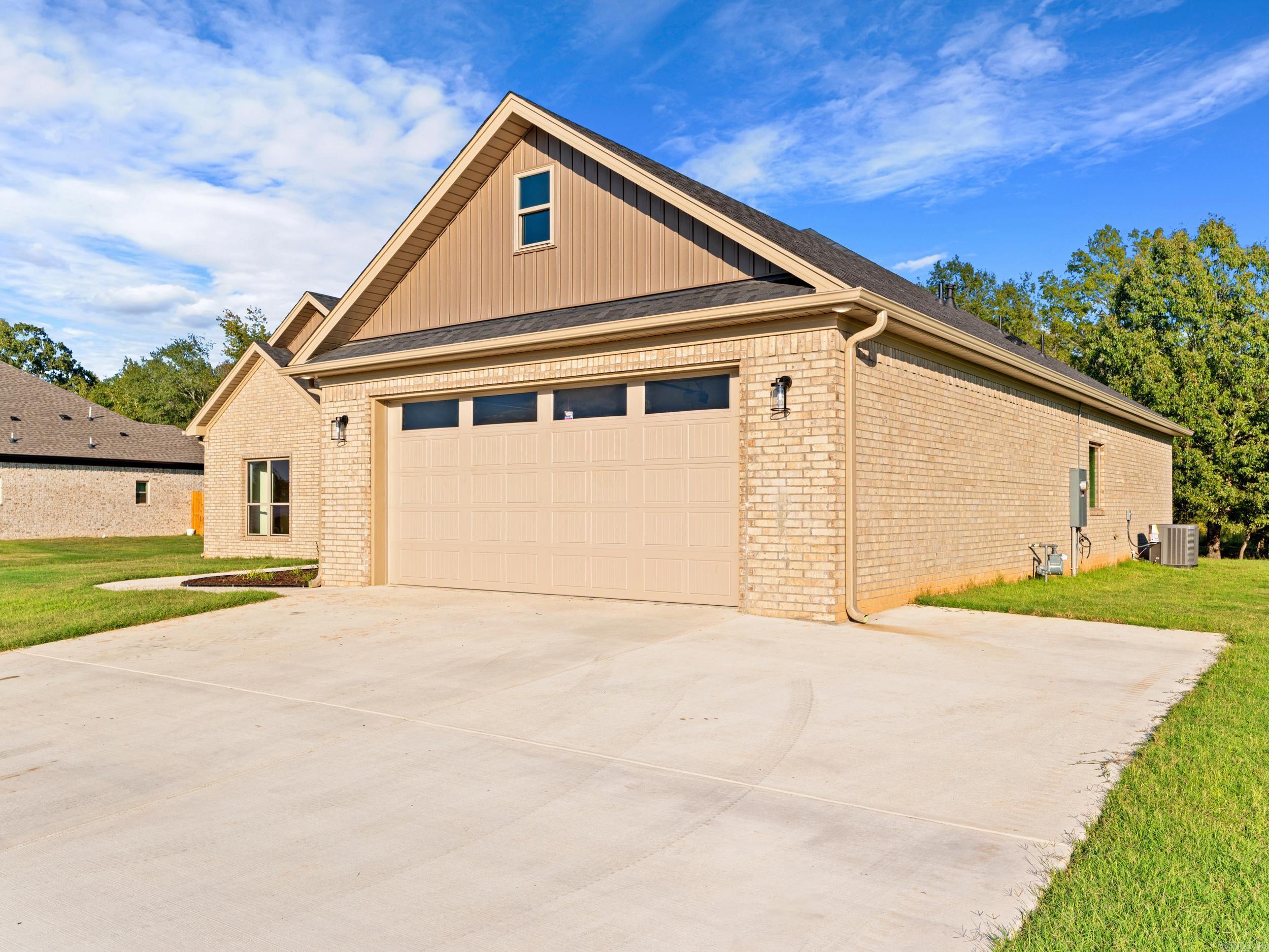 2344 Lakewood Circle