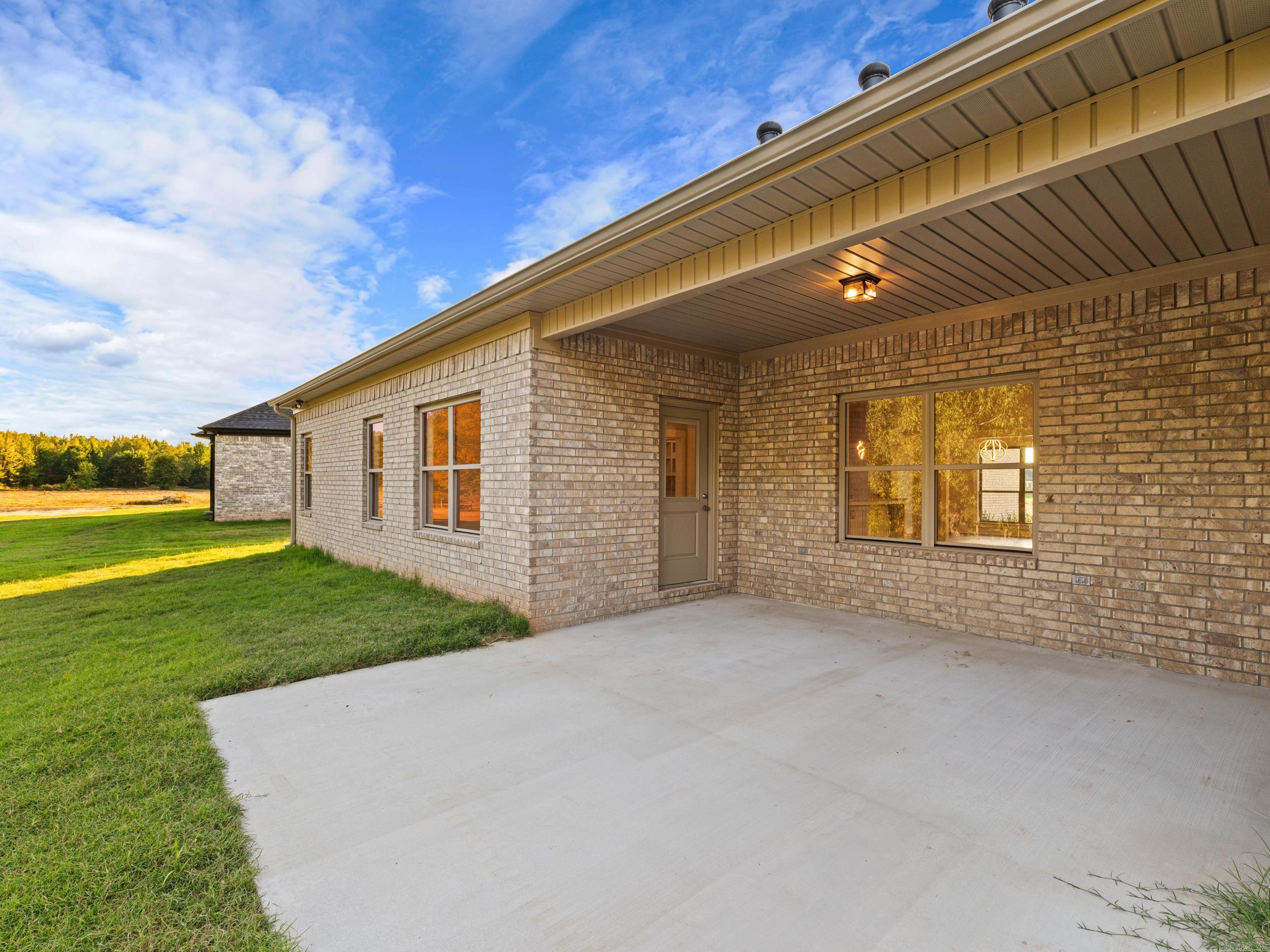 2344 Lakewood Circle