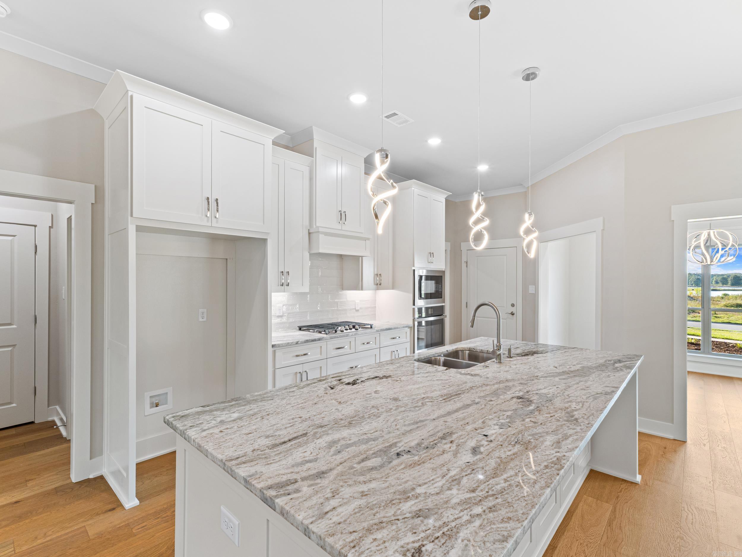 2344 Lakewood Circle