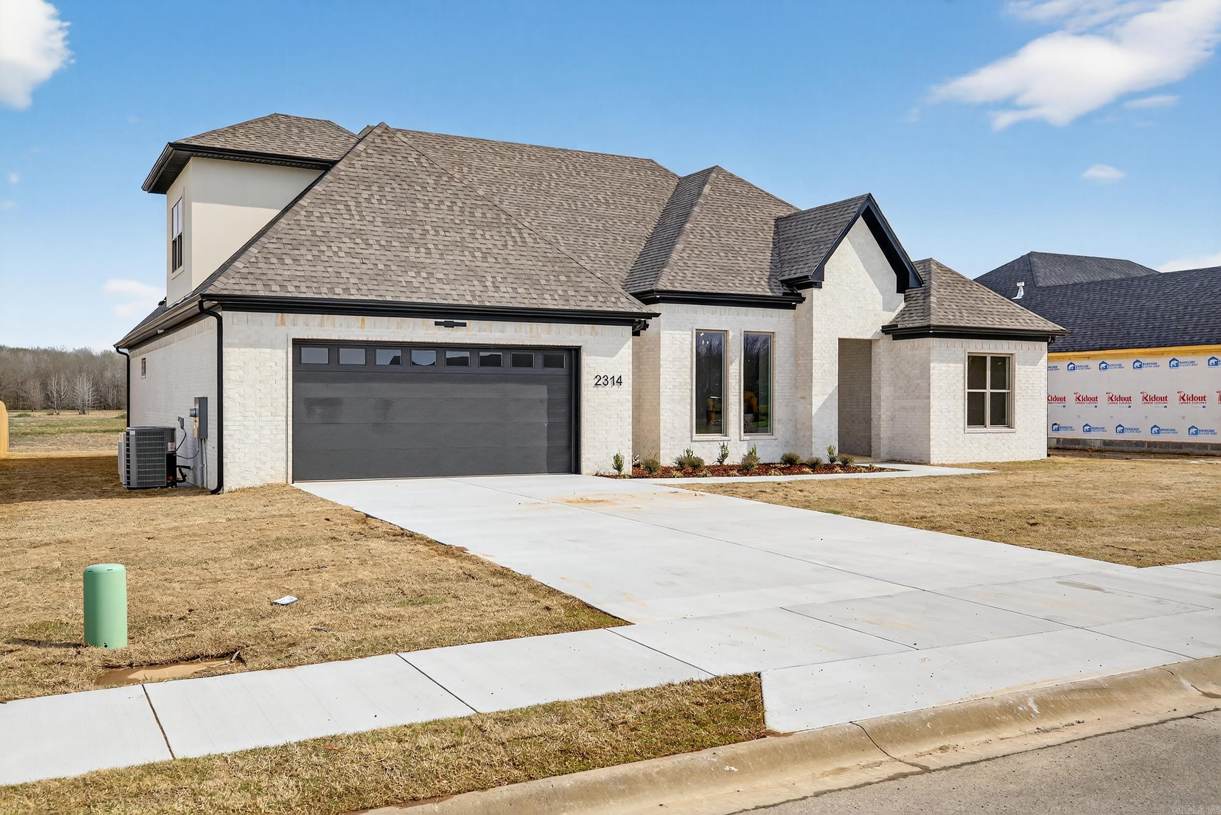 2314 Lakewood Circle