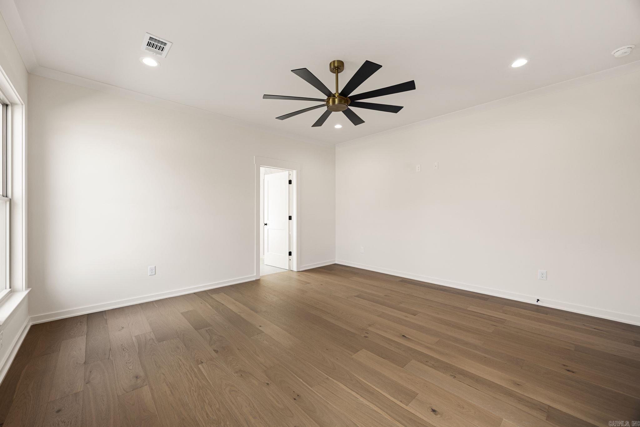 2324 Lakewood Circle