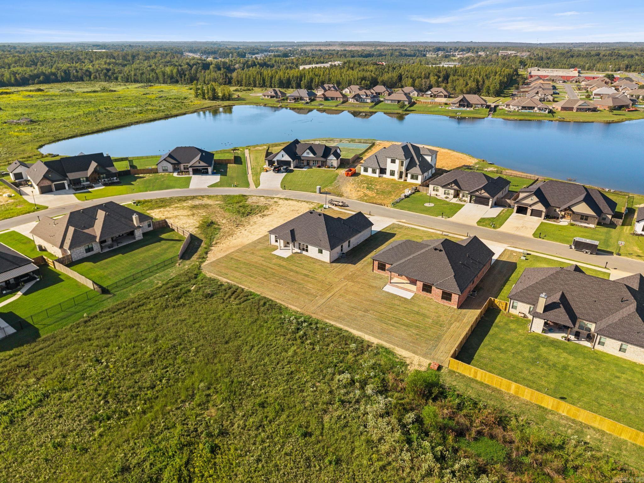 2324 Lakewood Circle