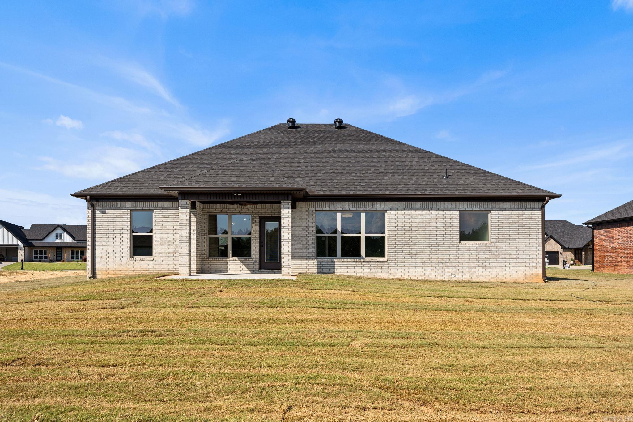 2324 Lakewood Circle