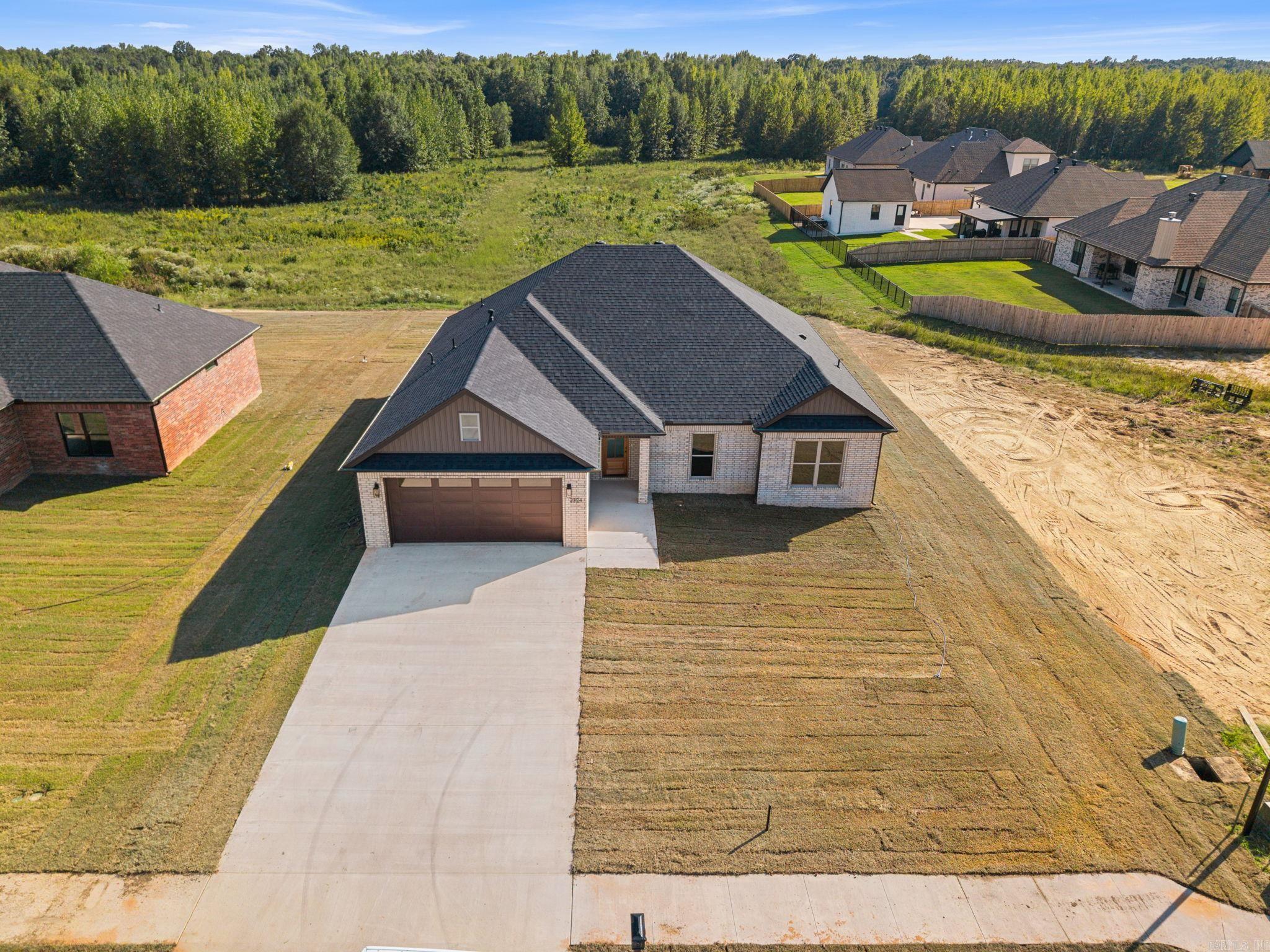 2324 Lakewood Circle