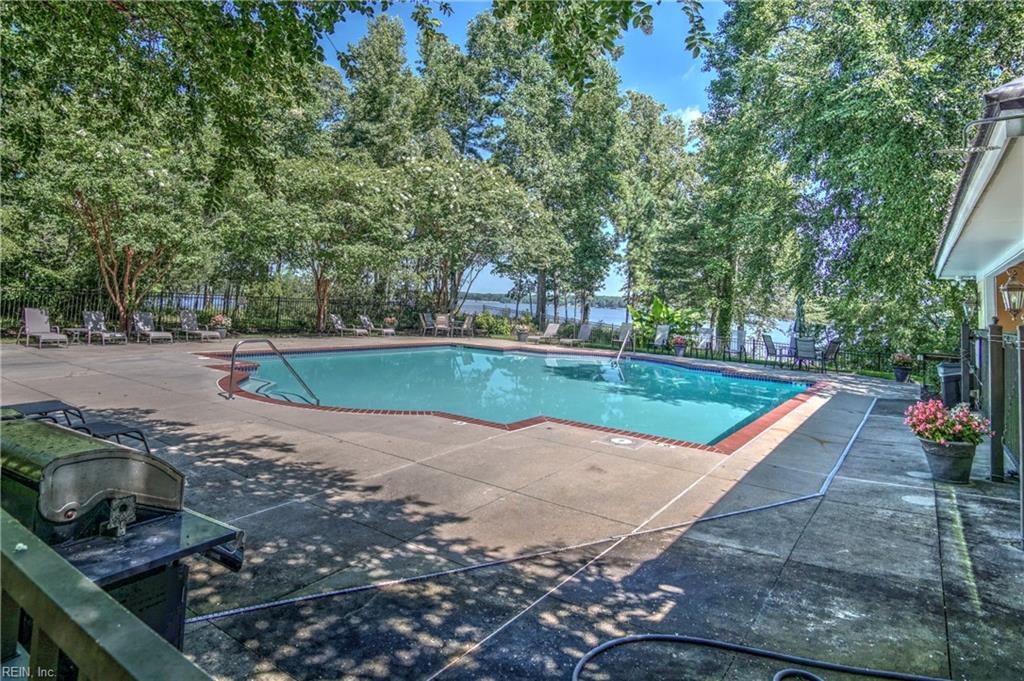 8024 Riverwatch DR