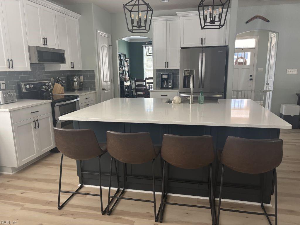 2221 Kirkby LN