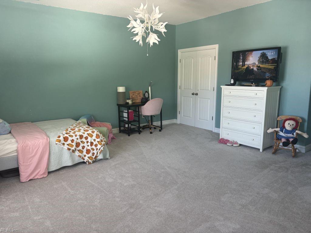 2221 Kirkby LN