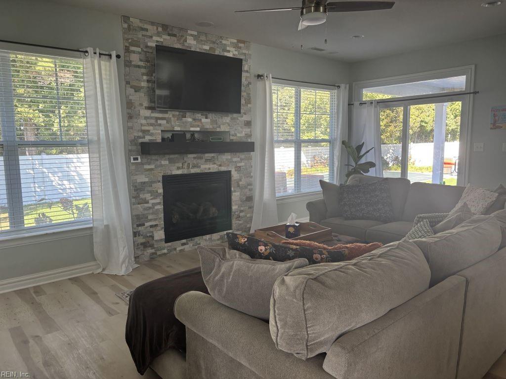 2221 Kirkby LN