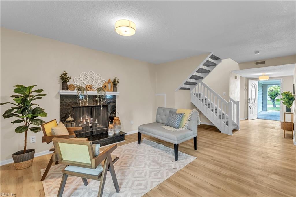 3225 Barrington DR