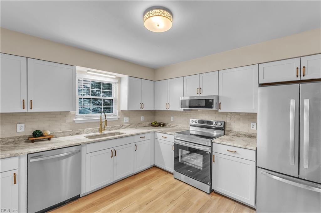 3225 Barrington DR