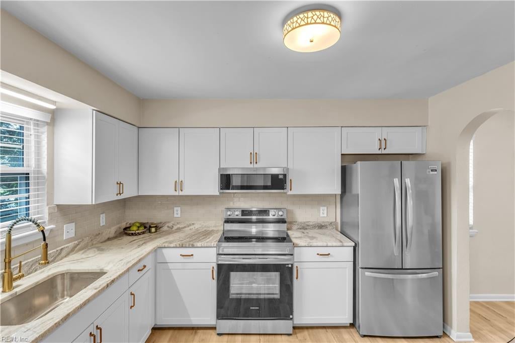 3225 Barrington DR