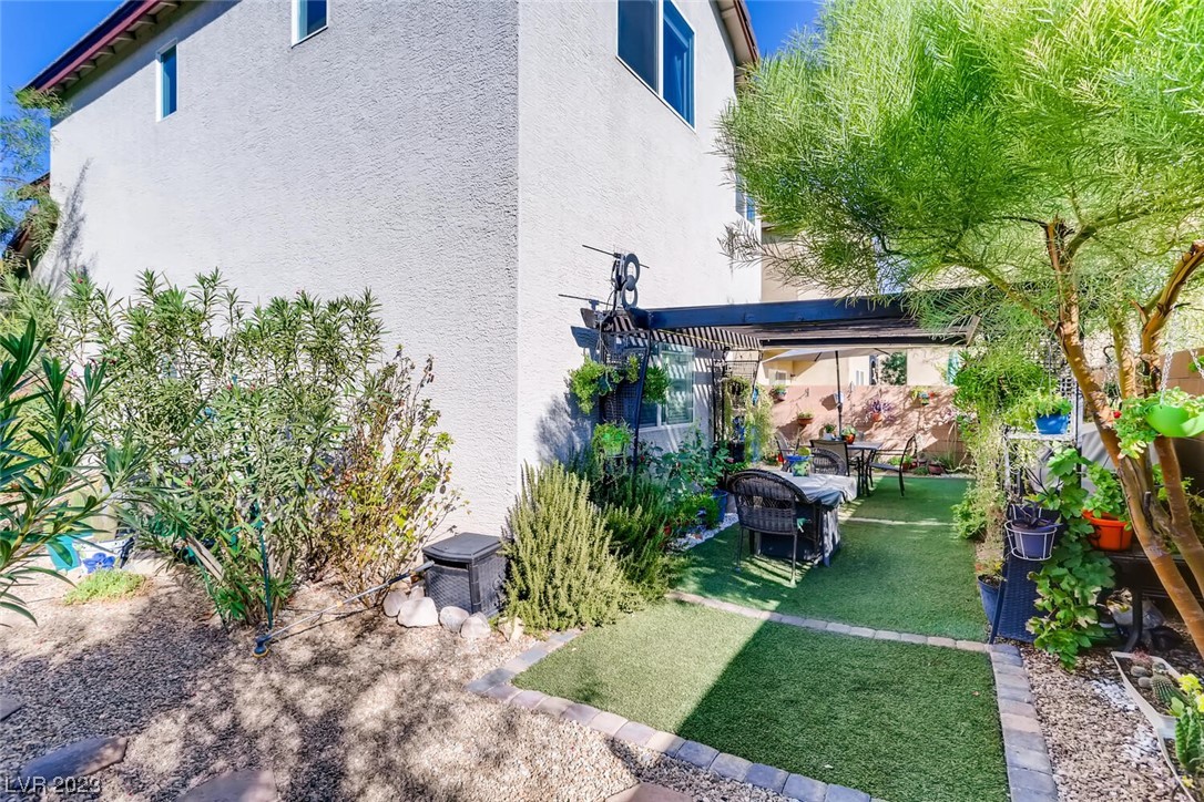 7279 Sterling Rock Avenue