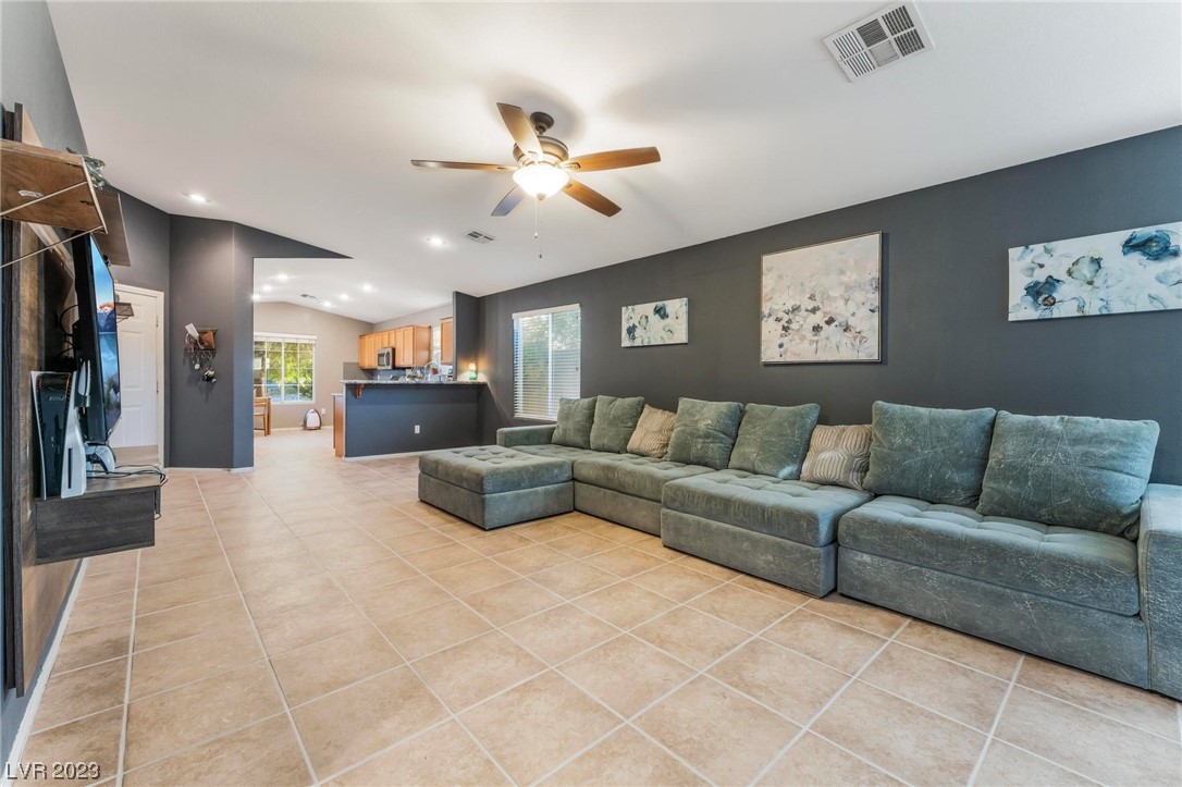 3670 Saint Nazaire Avenue