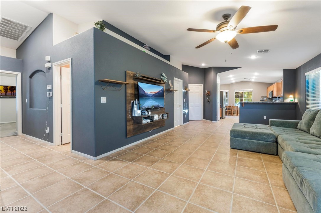 3670 Saint Nazaire Avenue