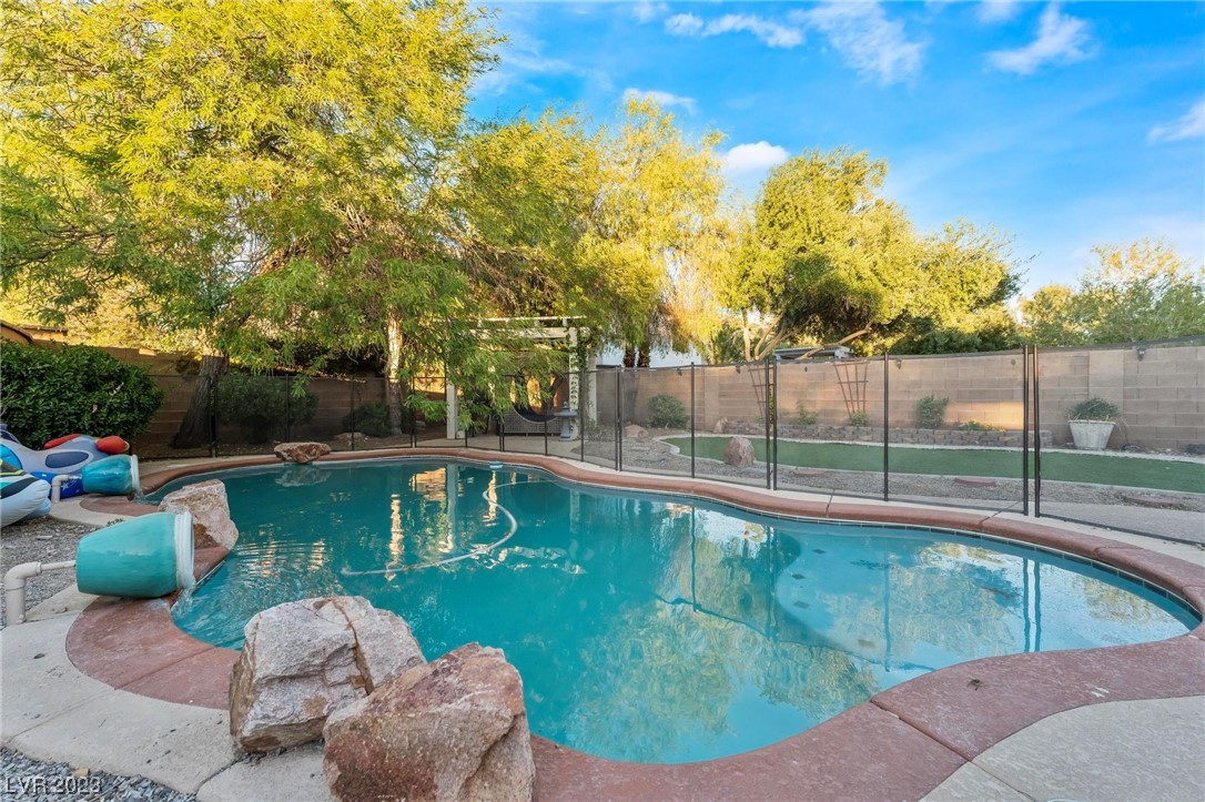 3670 Saint Nazaire Avenue