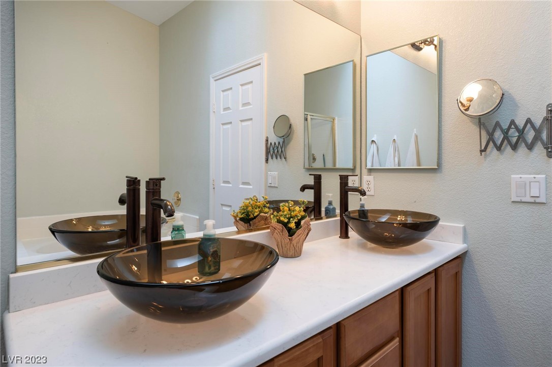 3670 Saint Nazaire Avenue