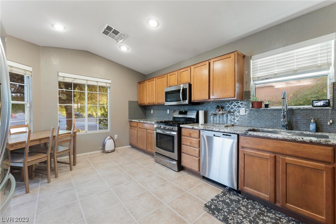 3670 Saint Nazaire Avenue