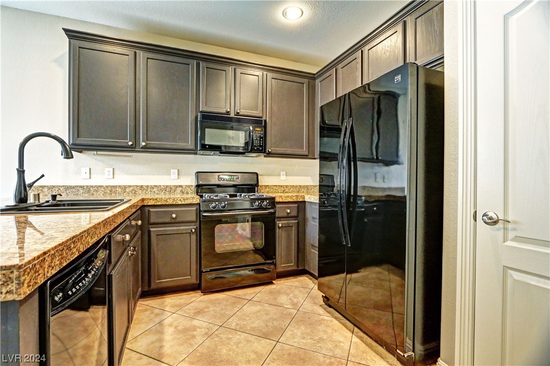 5015 Echo Shire Avenue