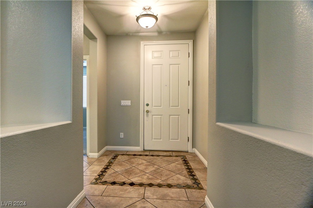 5015 Echo Shire Avenue