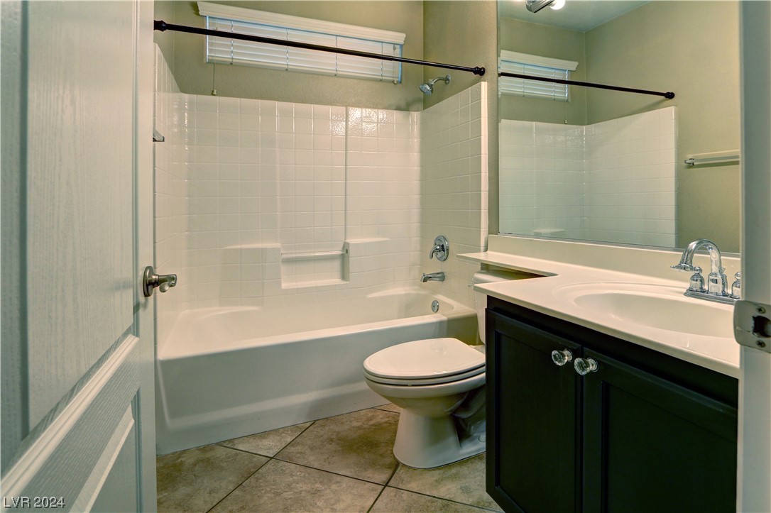 5015 Echo Shire Avenue