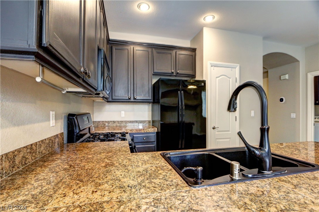 5015 Echo Shire Avenue