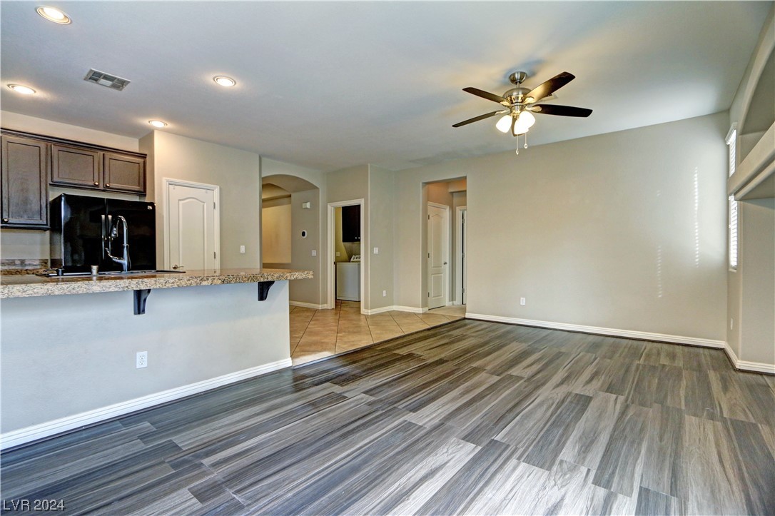 5015 Echo Shire Avenue