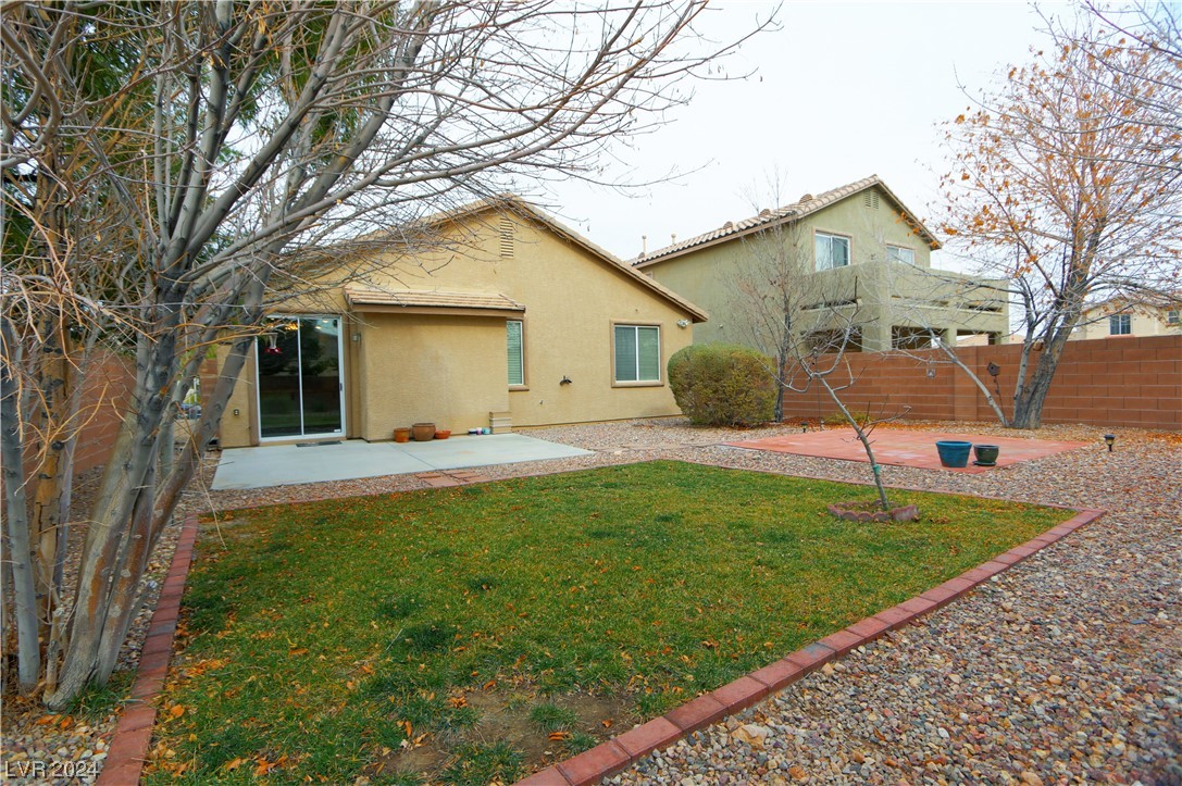 5015 Echo Shire Avenue