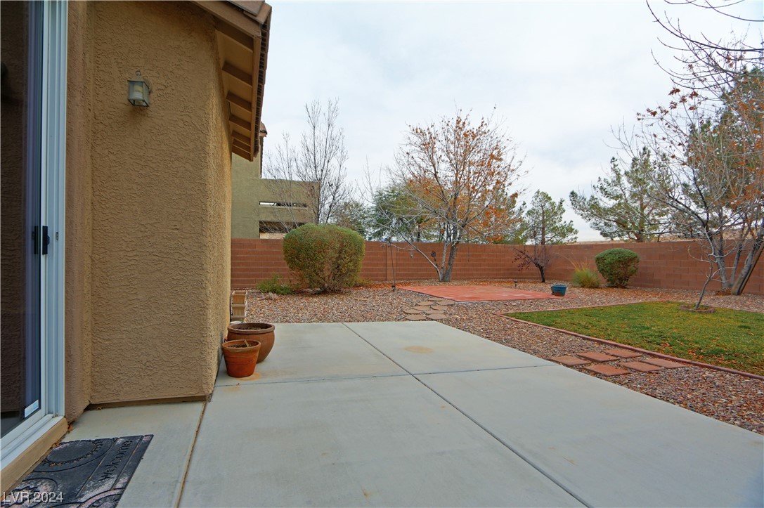 5015 Echo Shire Avenue