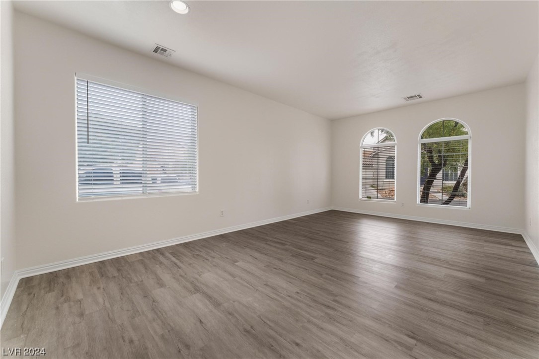 7375 Emerald Glow Street