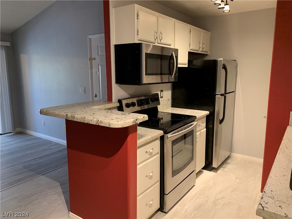 5211 Lindell Road 208