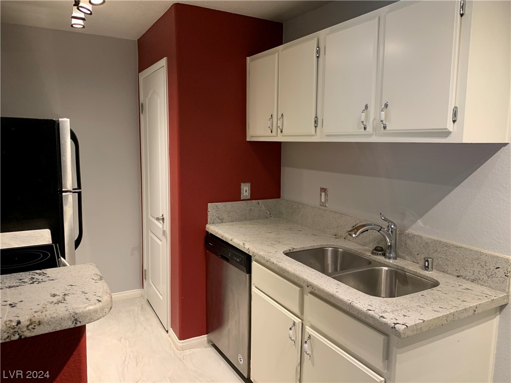 5211 Lindell Road 208