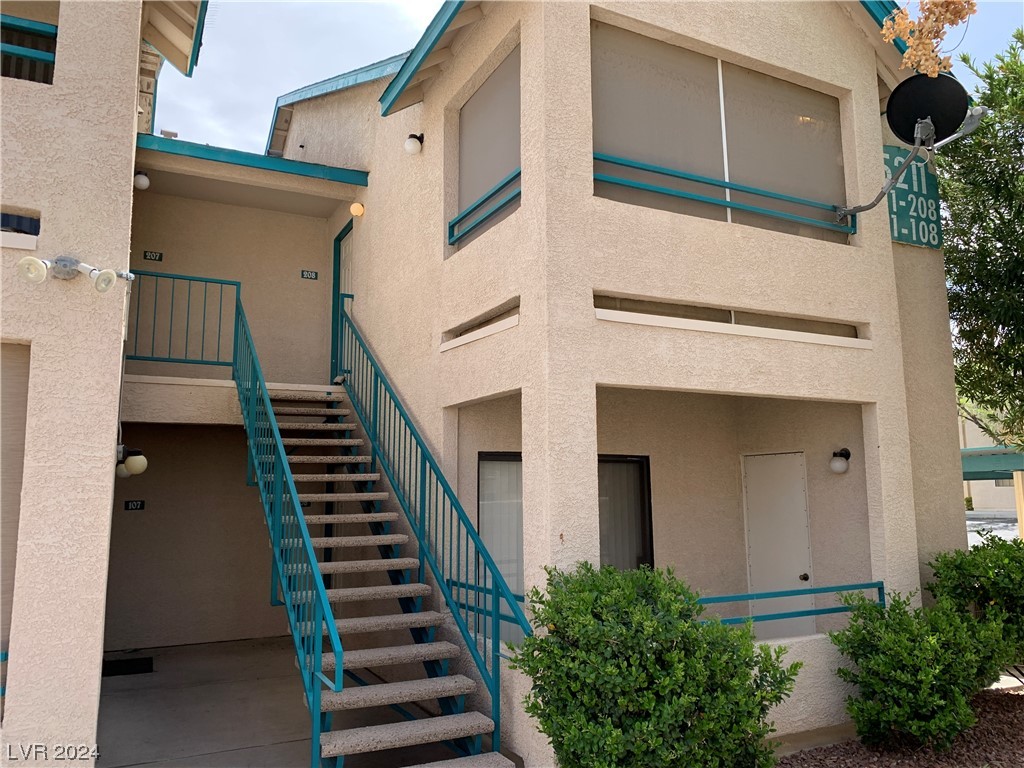 5211 Lindell Road 208