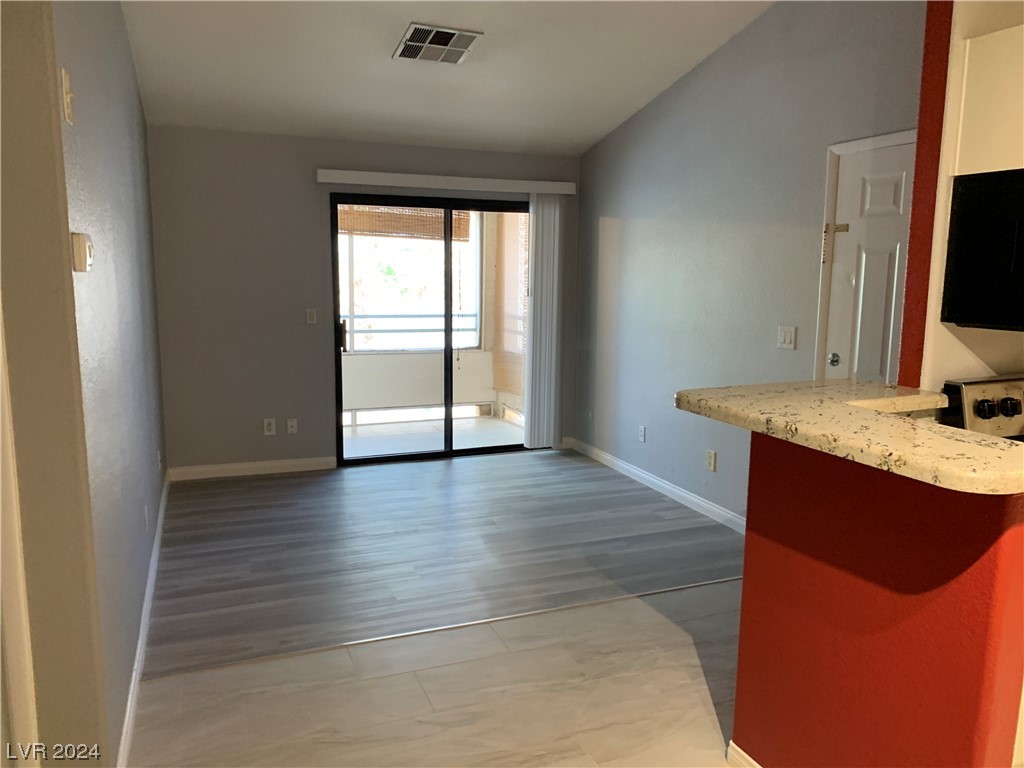 5211 Lindell Road 208