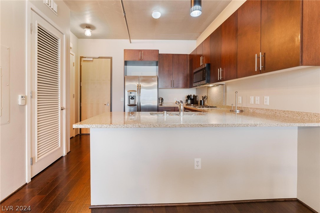 353 East Bonneville Avenue 707