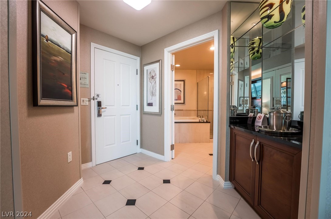 135 East Harmon Avenue 3502 / 3504