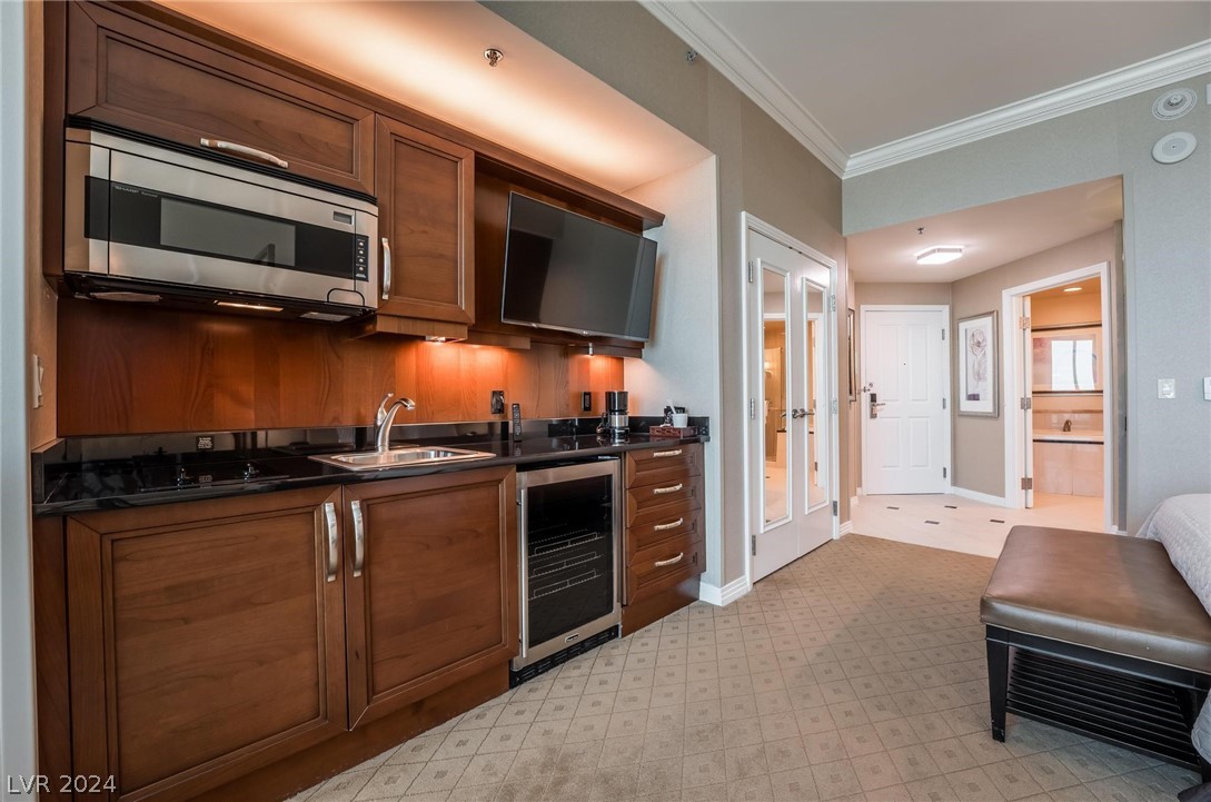 135 East Harmon Avenue 3502 / 3504