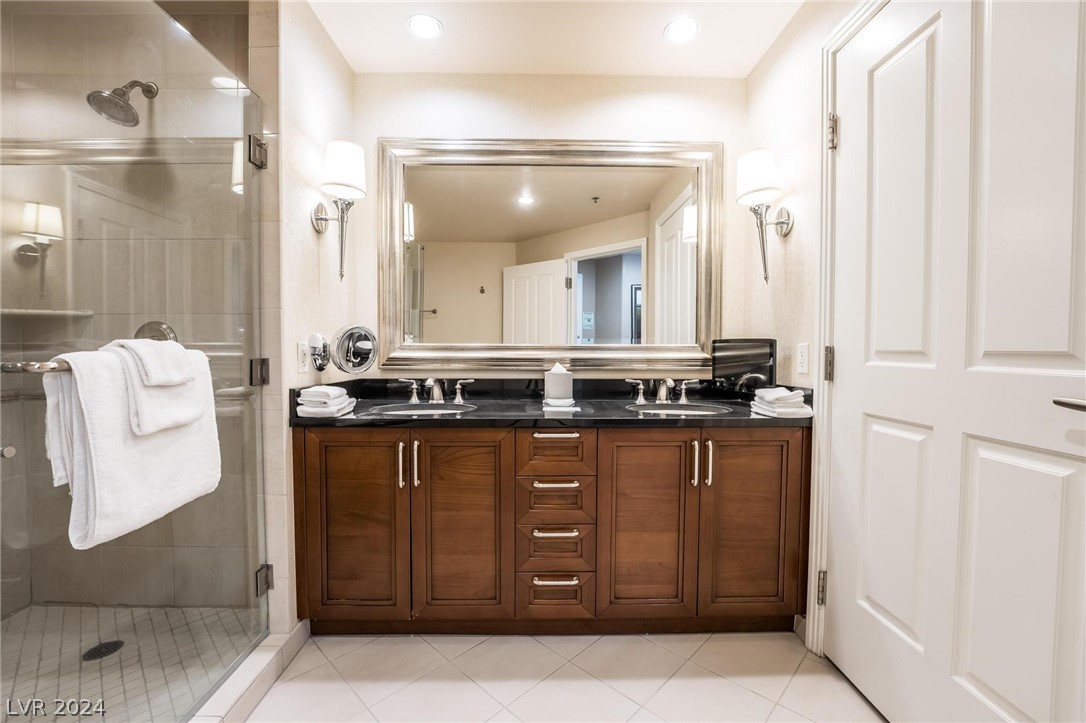 135 East Harmon Avenue 3502 / 3504