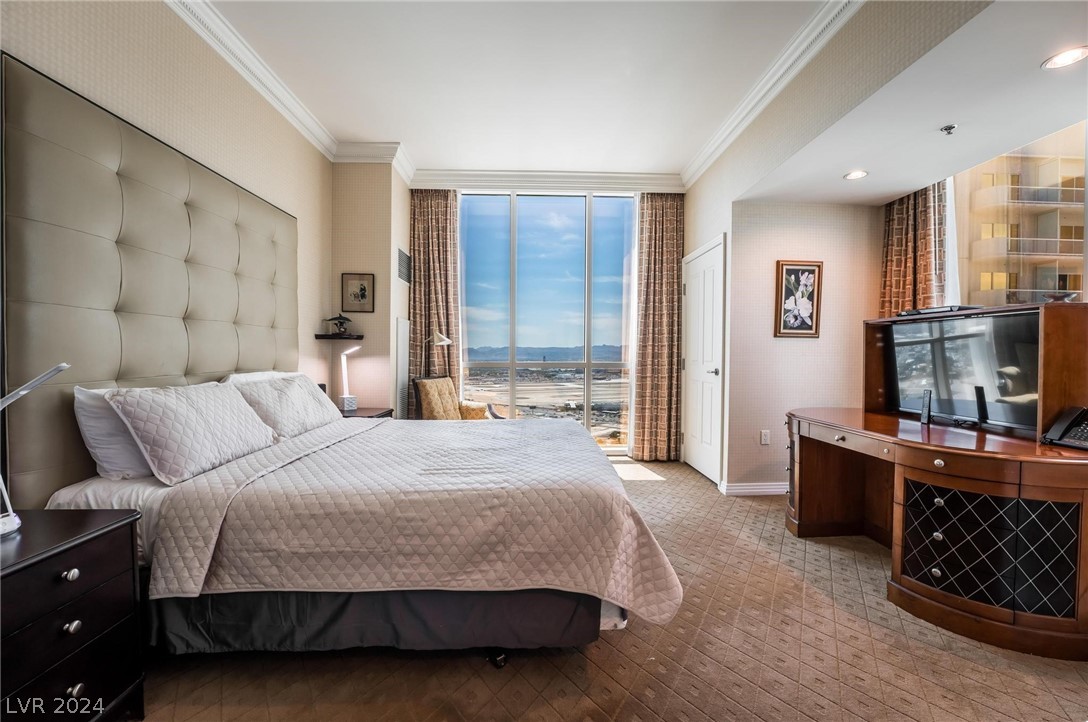 135 East Harmon Avenue 3502 / 3504