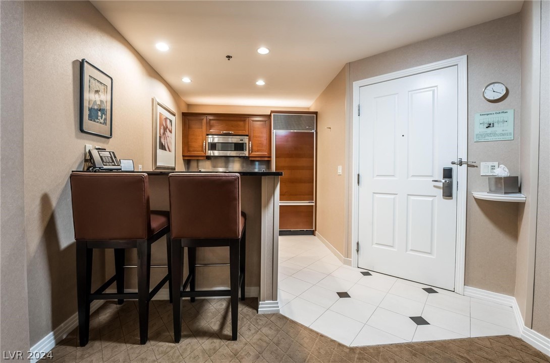 135 East Harmon Avenue 3502 / 3504