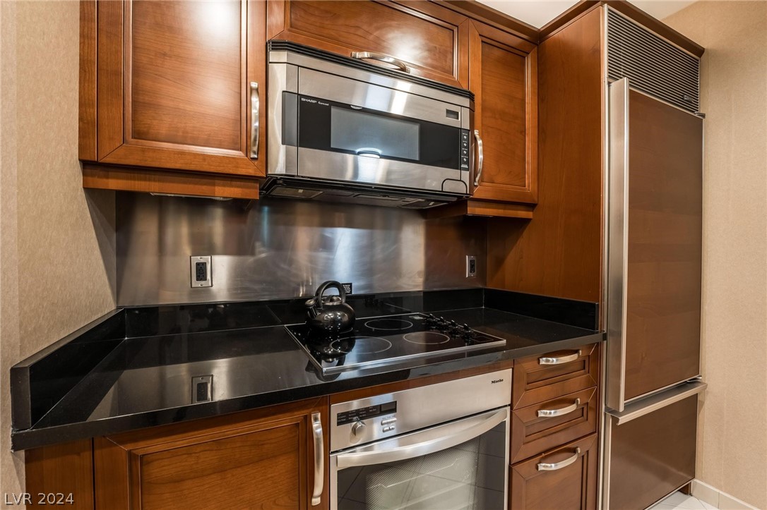 135 East Harmon Avenue 3502 / 3504