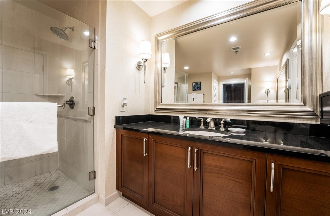 135 East Harmon Avenue 3502 / 3504